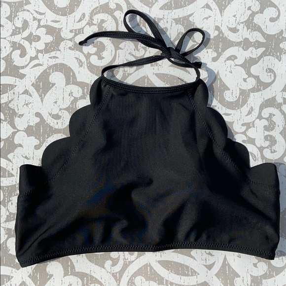 Scallop trim halter bikini top - Picture 2 of 5